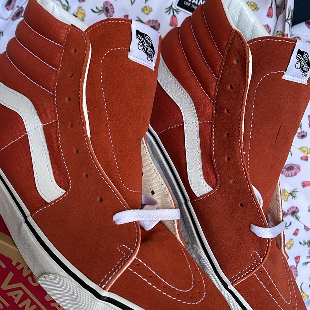 Vans WMNS Sk8-Hi
Color Theory Burnt Ochre
VN0005U9GWP
Sneakers - Picture 8 of 16